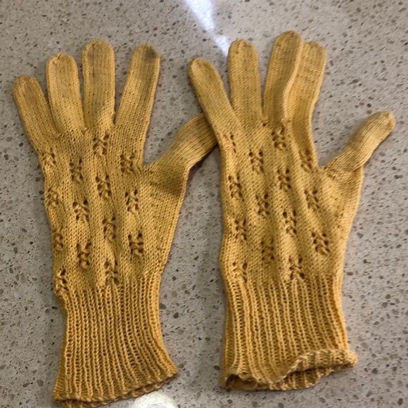Vintage yellow knit gloves - Picture 2 of 3